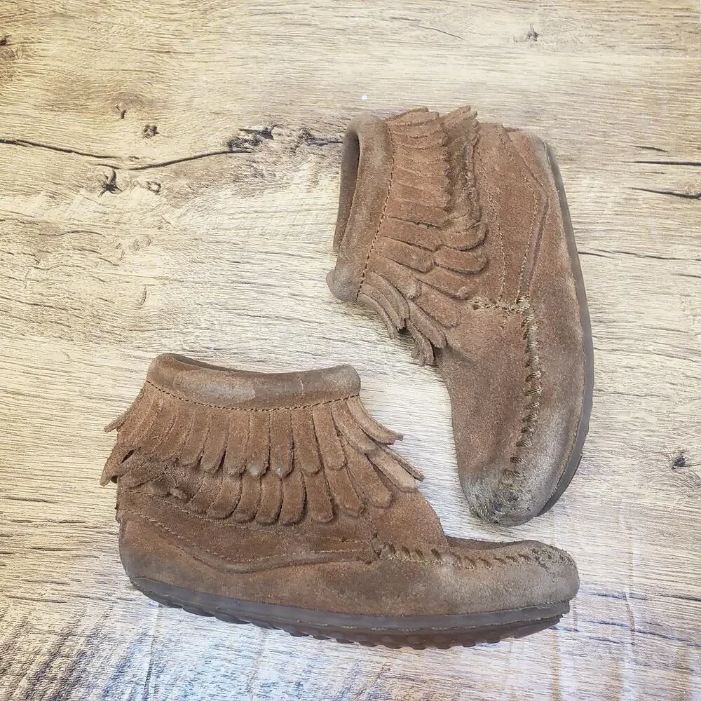 Minnetonka brown leather double fringe ankle bootie sz 5